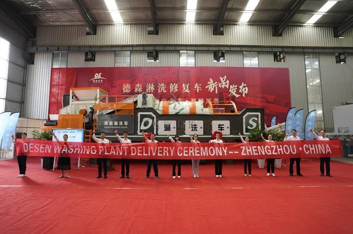 中国·8827太阳集团淋洗车合影 中国·8827太阳集团淋洗车合影