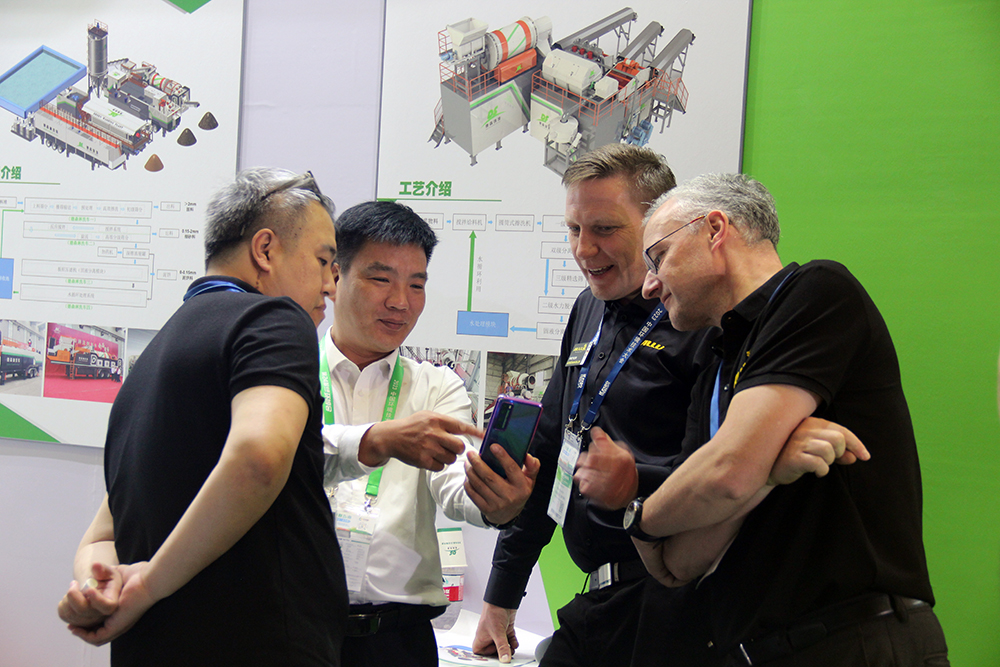 中国·8827太阳集团携移动淋洗修复装备亮相上海环博会.jpg 中国·8827太阳集团携移动淋洗修复装备亮相上海环博会